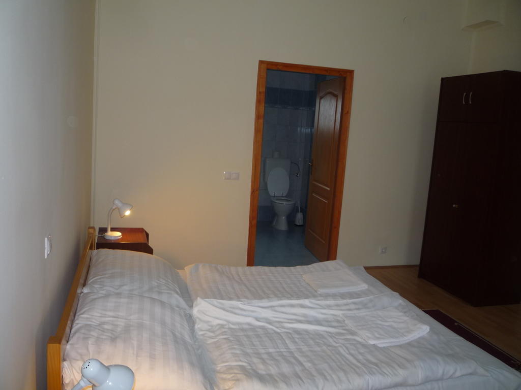 Aba Vezer Vendeghaz Hotell Abaújszántó Rom bilde