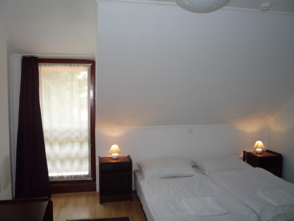Aba Vezer Vendeghaz Hotell Abaújszántó Rom bilde