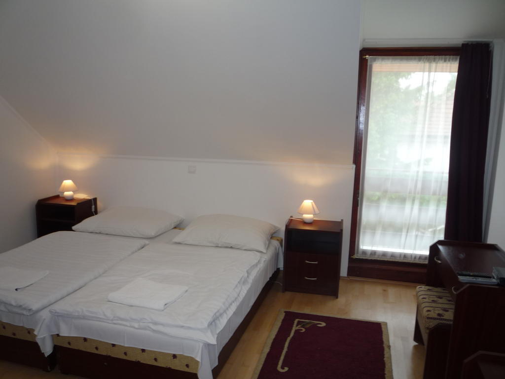 Aba Vezer Vendeghaz Hotell Abaújszántó Rom bilde